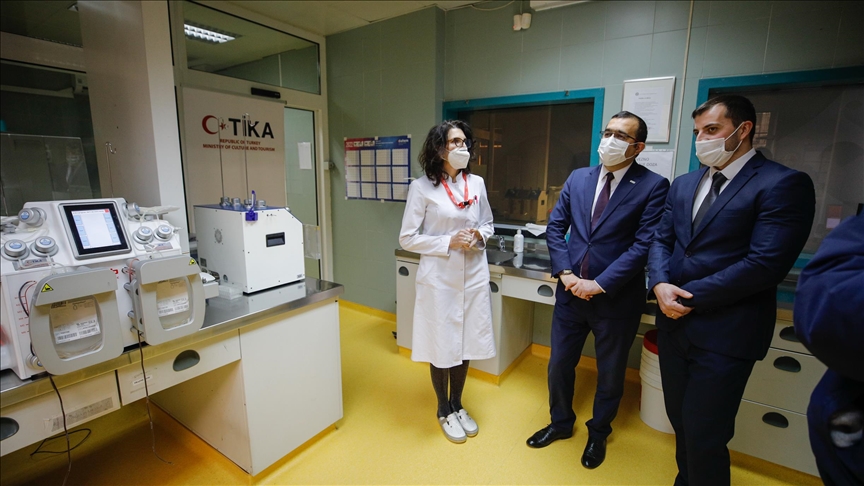 تركيا تقدم جهاز لفصل الدم الى معهد طبي في البوسنه