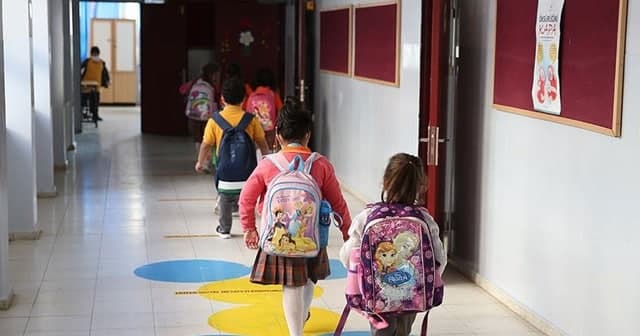 تصريحات وزير التعليم حول بدء التعليم المباشر في مدارس تركيا