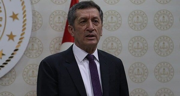 تصريح من وزير التعليم حول مواعيد التطعيم في تركيا